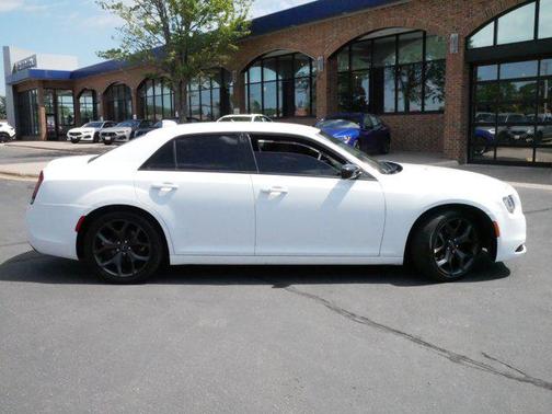 2023 Chrysler 300 Touring