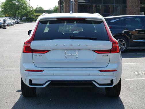 Onyx Black Metallic 2025 Volvo XC60 B5 Plus
