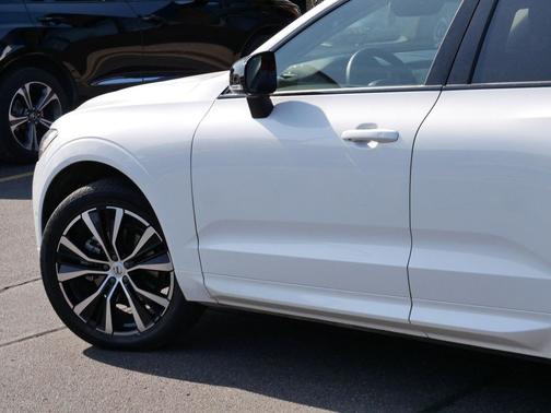 Onyx Black Metallic 2025 Volvo XC60 B5 Plus
