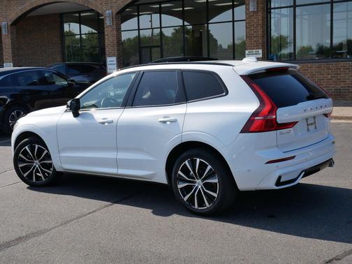 Onyx Black Metallic 2025 Volvo XC60 B5 Plus