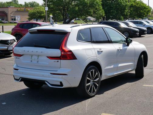 Onyx Black Metallic 2025 Volvo XC60 B5 Plus