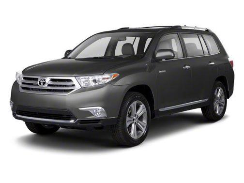 Magnetic Gray Metallic 2013 Toyota Highlander SE