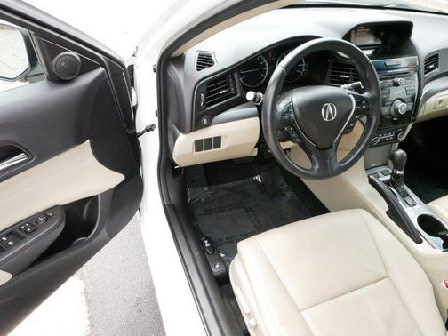 2013 Acura ILX 2.0L w/Premium Package