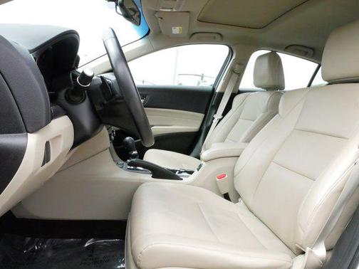 2013 Acura ILX 2.0L w/Premium Package