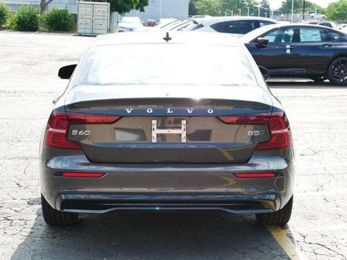 2025 Volvo S60 B5 Core