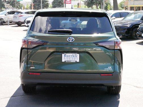 2024 Toyota Sienna LE