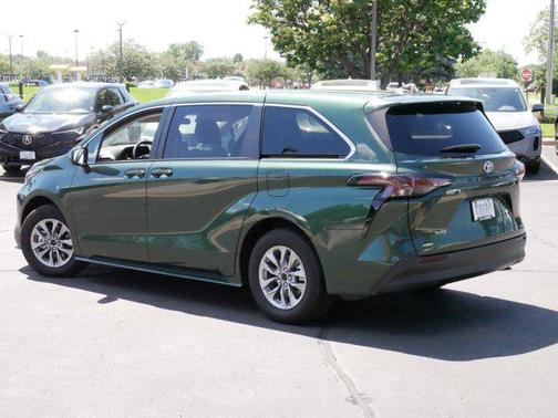 2024 Toyota Sienna LE