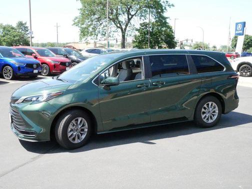 2024 Toyota Sienna LE