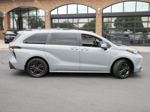 2024 Toyota Sienna Woodland Edition