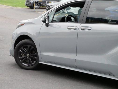 2024 Toyota Sienna Woodland Edition