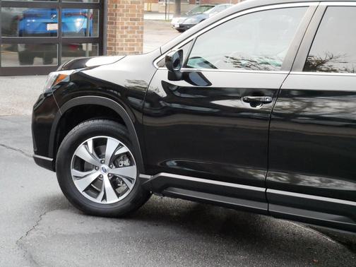Crystal Black Silica 2022 Subaru Ascent Premium 8-Passenger