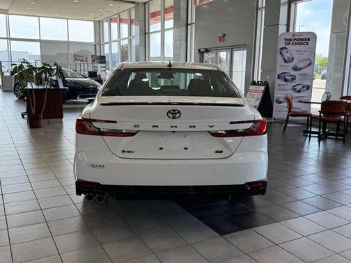 Ice 2026 Toyota Camry SE
