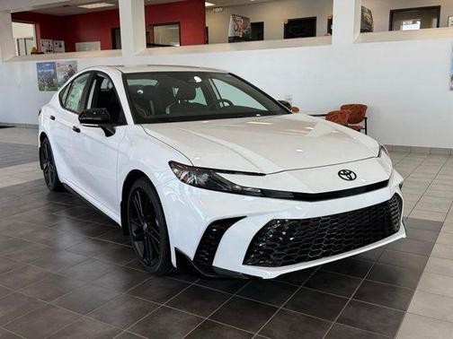 Ice 2026 Toyota Camry SE