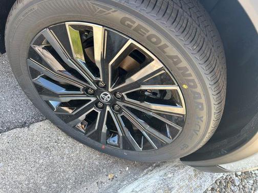 Cement 2026 Toyota C-HR XSE