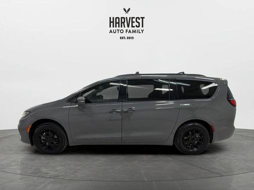 Gray 2021 Chrysler Pacifica Touring L