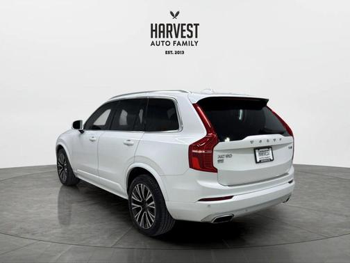 Crystal White Metallic 2021 Volvo XC90 T6 Momentum