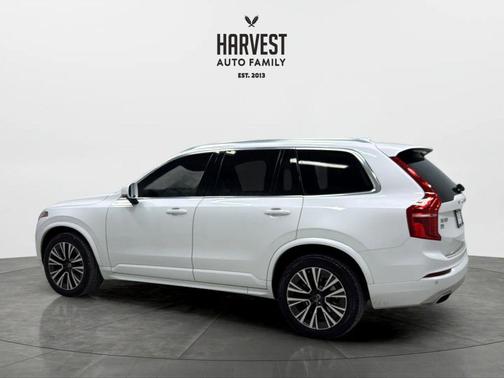 Crystal White Metallic 2021 Volvo XC90 T6 Momentum