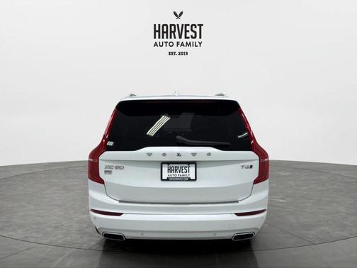 Crystal White Metallic 2021 Volvo XC90 T6 Momentum