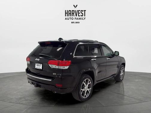 Diamond Black Crystal Pearlcoat 2019 Jeep Grand Cherokee Overland