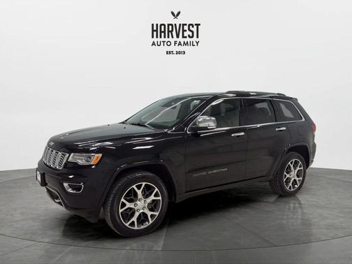 Diamond Black Crystal Pearlcoat 2019 Jeep Grand Cherokee Overland