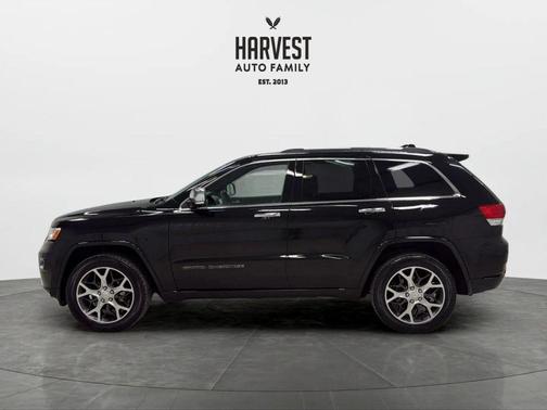 Diamond Black Crystal Pearlcoat 2019 Jeep Grand Cherokee Overland