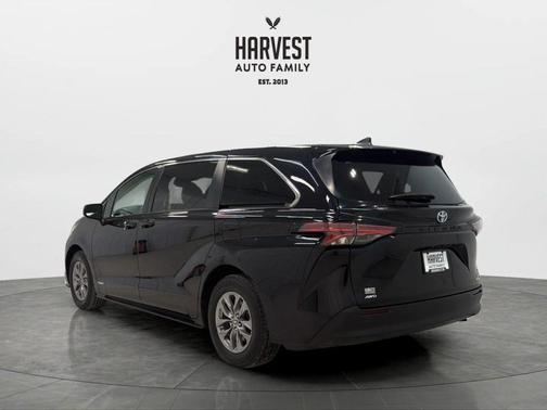 2021 Toyota Sienna LE