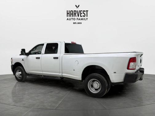 2023 RAM 3500 Tradesman Crew Cab 4x4 8' Box