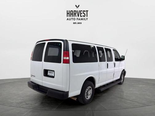 Summit White 2018 Chevrolet Express 2500 Work Van
