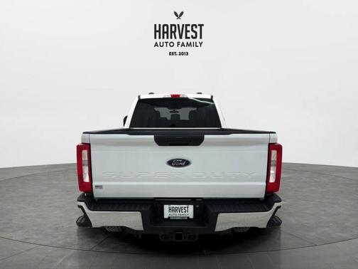 Oxford White 2024 Ford F-250 XLT