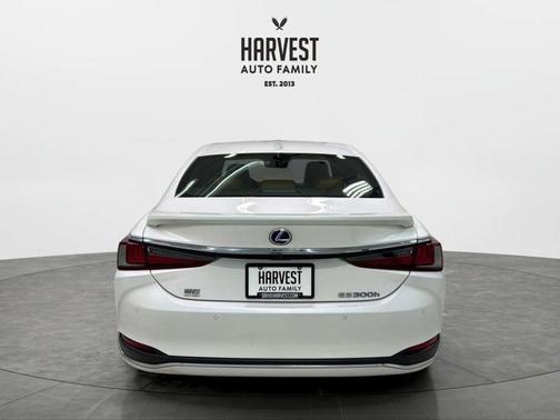 2021 Lexus ES 300h Base