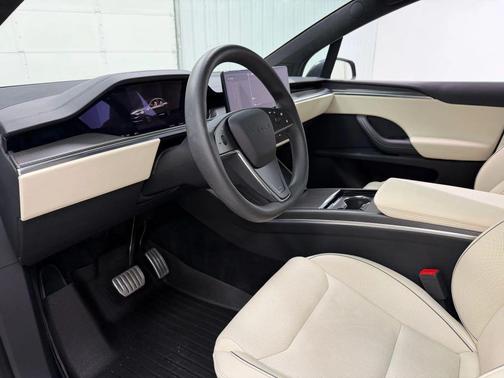 2023 Tesla Model X Plaid Tri Motor All-Wheel Drive