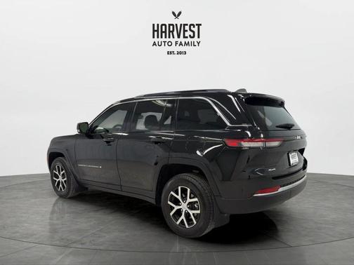 Diamond Black Crystal Pearlcoat 2024 Jeep Grand Cherokee Limited