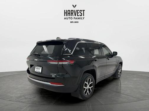 Diamond Black Crystal Pearlcoat 2024 Jeep Grand Cherokee Limited