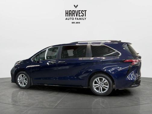 2022 Toyota Sienna XSE 7 Passenger