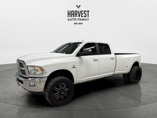 Bright White Clearcoat 2017 RAM 3500 Big Horn Crew Cab 4x4 8' Box