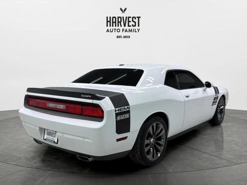 Bright White Clearcoat 2014 Dodge Challenger SRT8 Core