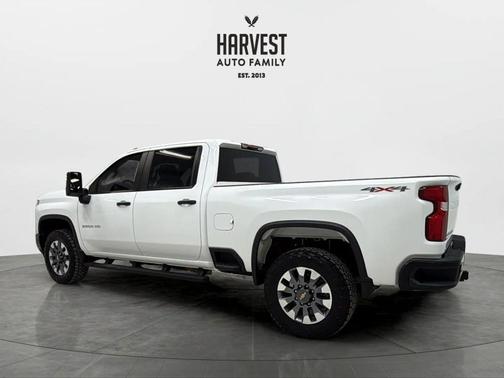 Summit White 2022 Chevrolet Silverado 2500 Custom