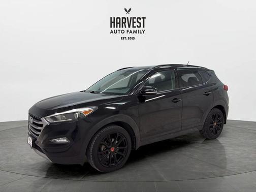 Black Noir Pearl 2017 Hyundai TUCSON Night