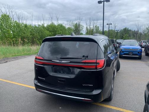 2023 Chrysler Pacifica Limited