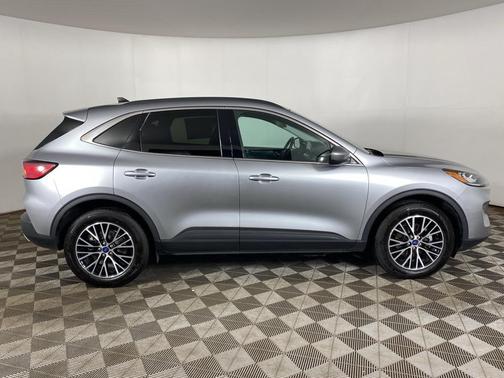 2022 Ford Escape PHEV Titanium