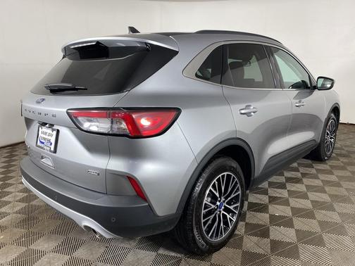2022 Ford Escape PHEV Titanium