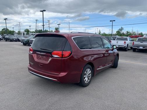 2018 Chrysler Pacifica Touring-L