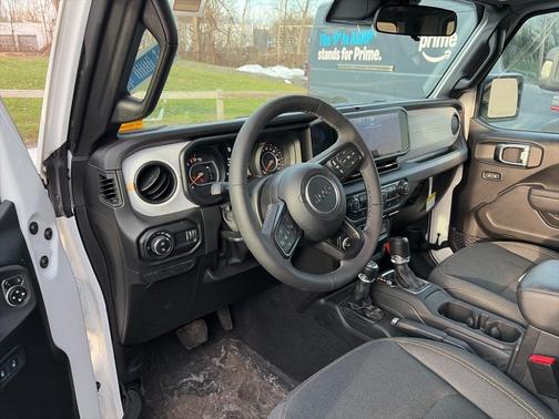 2025 Jeep Gladiator Sport