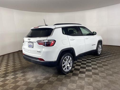 2022 Jeep Compass Latitude Lux