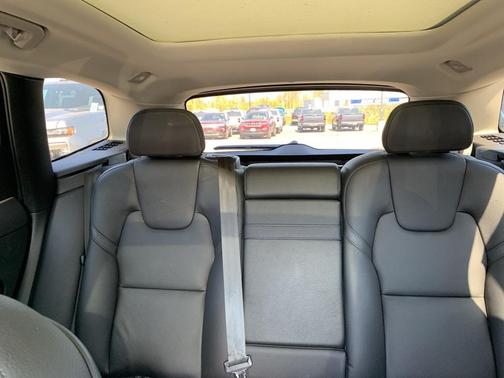 2021 Volvo XC60 T5 Momentum