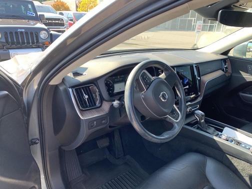 2021 Volvo XC60 T5 Momentum