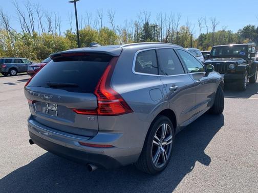 2021 Volvo XC60 T5 Momentum