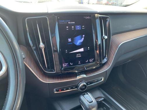 2021 Volvo XC60 T5 Momentum