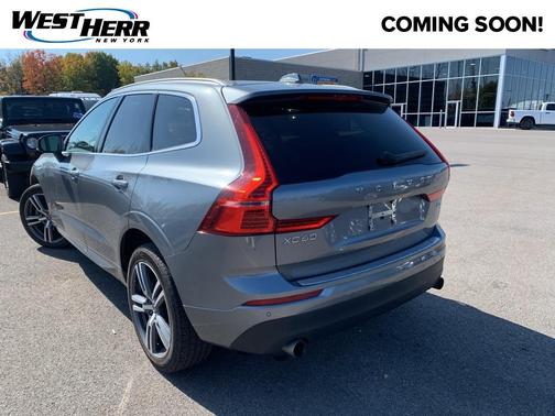 2021 Volvo XC60 T5 Momentum