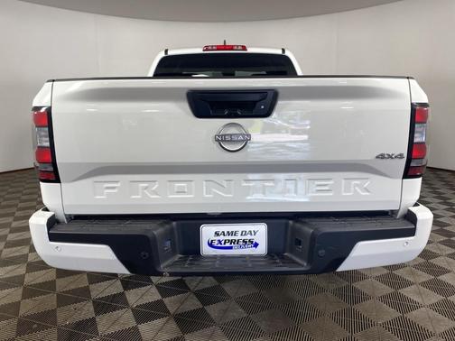 2025 Nissan Frontier SV